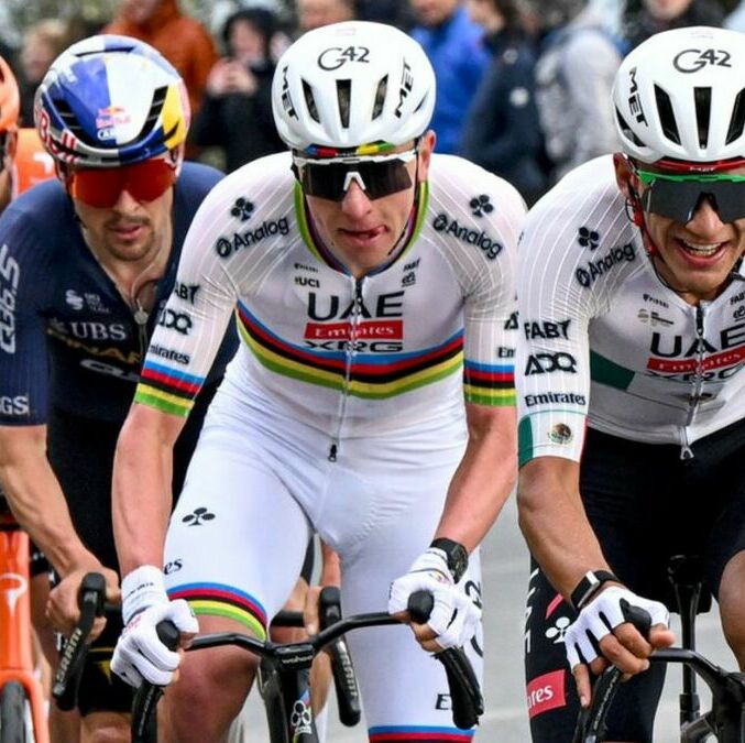 Isaac del Toro en Milán San Remo (@TeamEmiratesUAE)