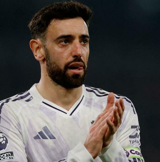 Bruno Fernandes reconoce a Raúl Jiménez como el hombre más peligroso (Reuters)