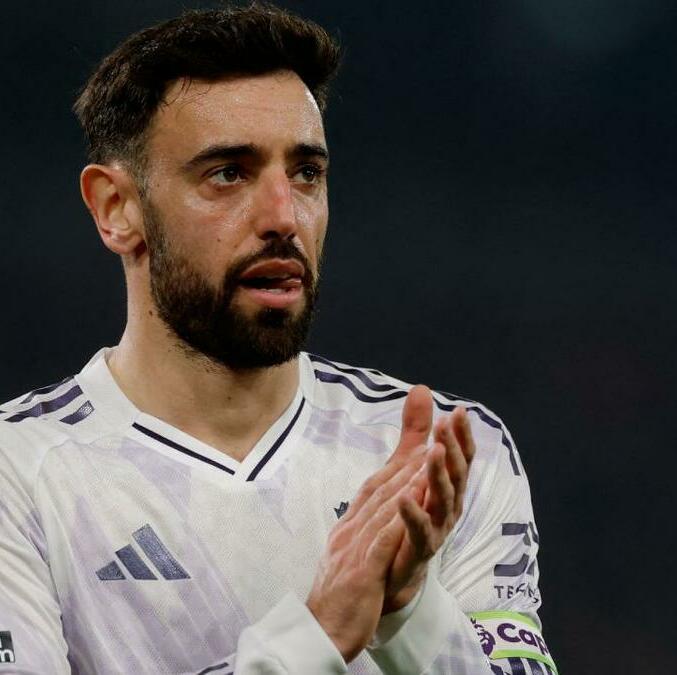 Bruno Fernandes reconoce a Raúl Jiménez como el hombre más peligroso (Reuters)