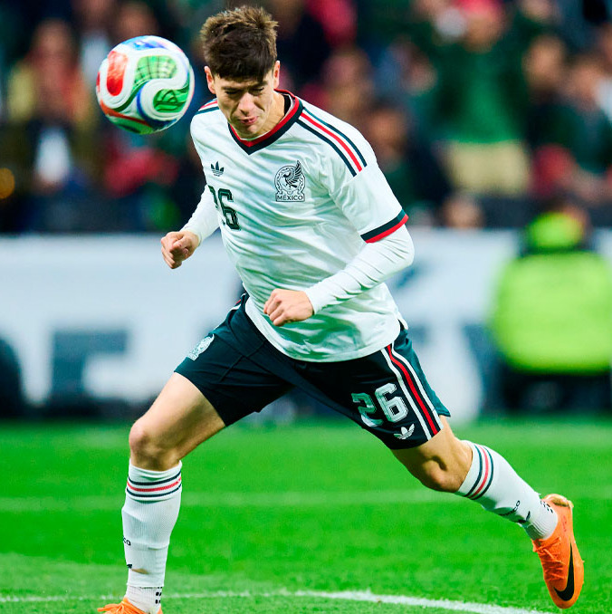 Hormiga González falló una clarísima. (Foto: Mexsport)