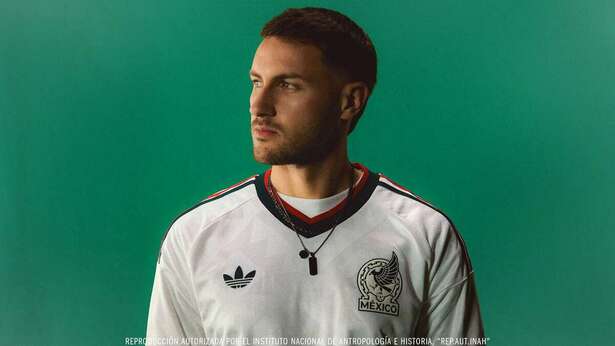 Santiago Giménez fue parte de la presentación del jersey blanco de la Selección Mexicana (Fotografía: cortesía)