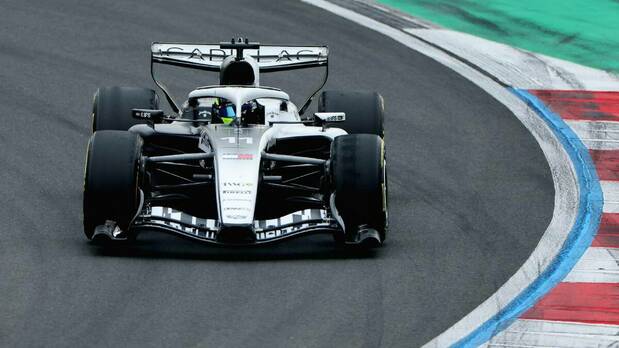 Sergio Pérez finaliza en la posición 20 durante PL3 / Reuters