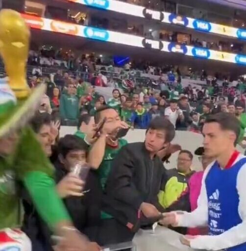 Álvaro Fidalgo se molestó con un aficionado al final del encuentro (Imagen: captura de pantalla)