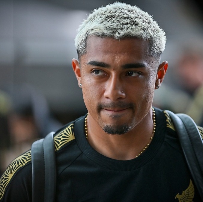 Julián Araujo estaría dos meses fuera por lesión (Imago7)