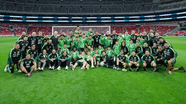 Selección Mexicana tuvo su primer entrenamiento en el renovado Azteca (@miseleccionmx)