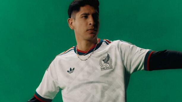 Edson Álvarez con la playera de visita de la Selección Mexicana (Cortesía)