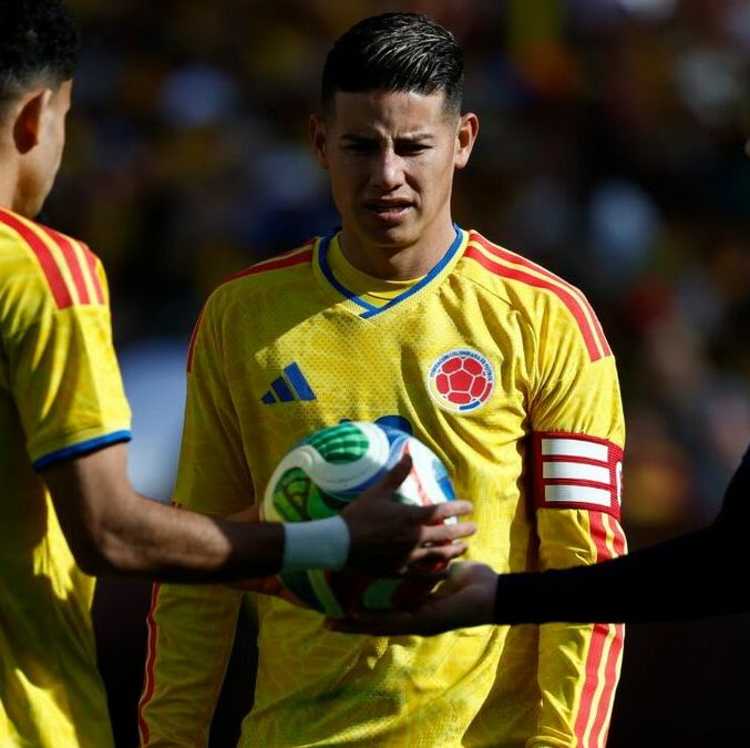 James Rodríguez con Colombia (EFE)