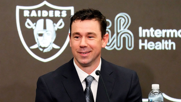Klint Kubiak fue presentado por Las Vegas Raiders. (Foto: Reuters)