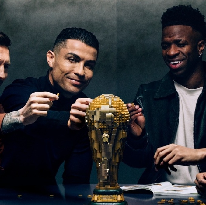 LEGO se lució con un comercial en el que juntó a Messi, CR7, Vini y Mbappé (@LEGOMexico)
