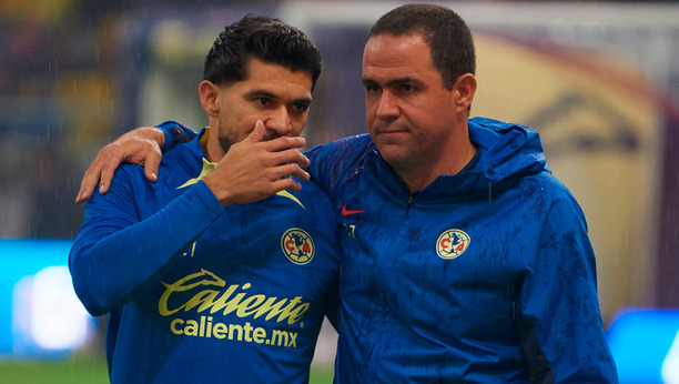 Henry Martín y André Jardine tuvieron una buena charla en Coapa. (Foto: Mexsport)