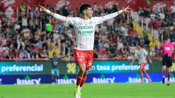Javier Ruiz adelantó a Necaxa en el encuentro (Imago7)