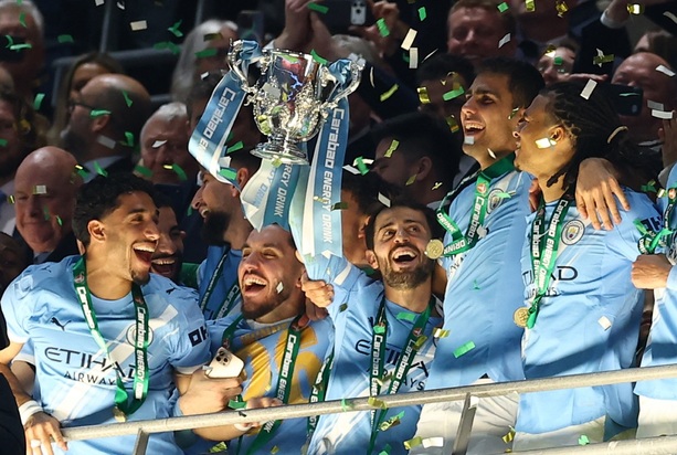 Bernardo Silva celebra el título de la Carabao Cup 2026 (Reuters)