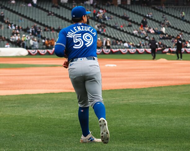 Brandon Valenzuela tuvo un hit en su debut en MLB (@BlueJays)