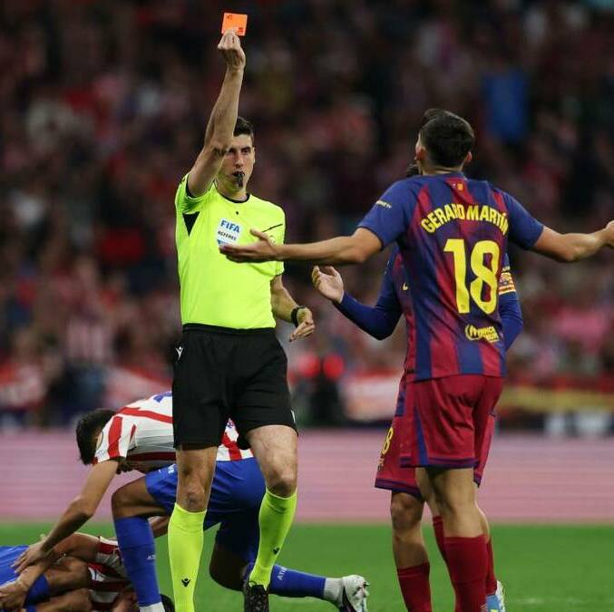 Gerard Martín había siso expulsado en el juego (Reuters)