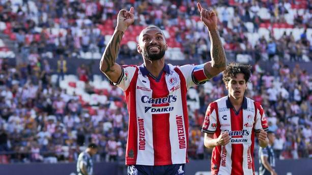 Joao Pedro sigue liderando el goleo / Mexsport