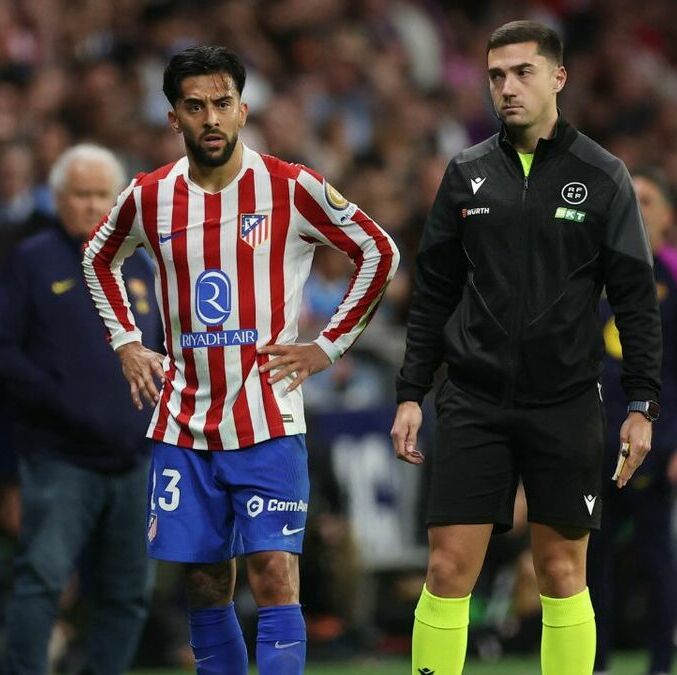 Nico González fue expulsado ante el Barcelona (Reuters)