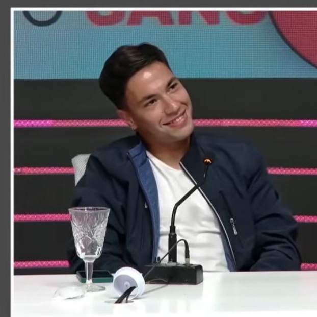 Ignacio Lago, delantero de Colón, fue sorprendido por su novio en una entrevista (@ClubColonOficial)