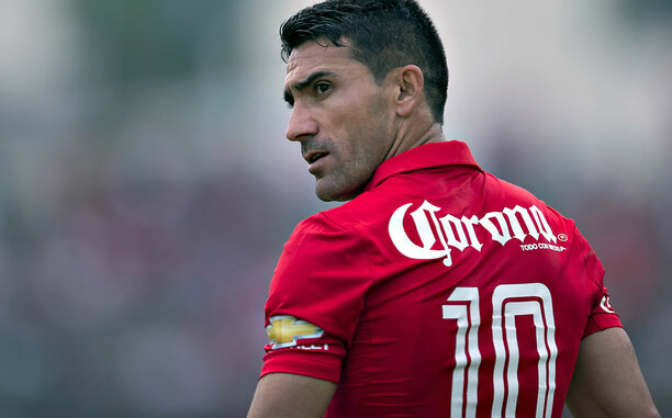 El inolvidable Sinha ganó cinco títulos de Liga MX con Toluca portando la 10. (Mexsport)