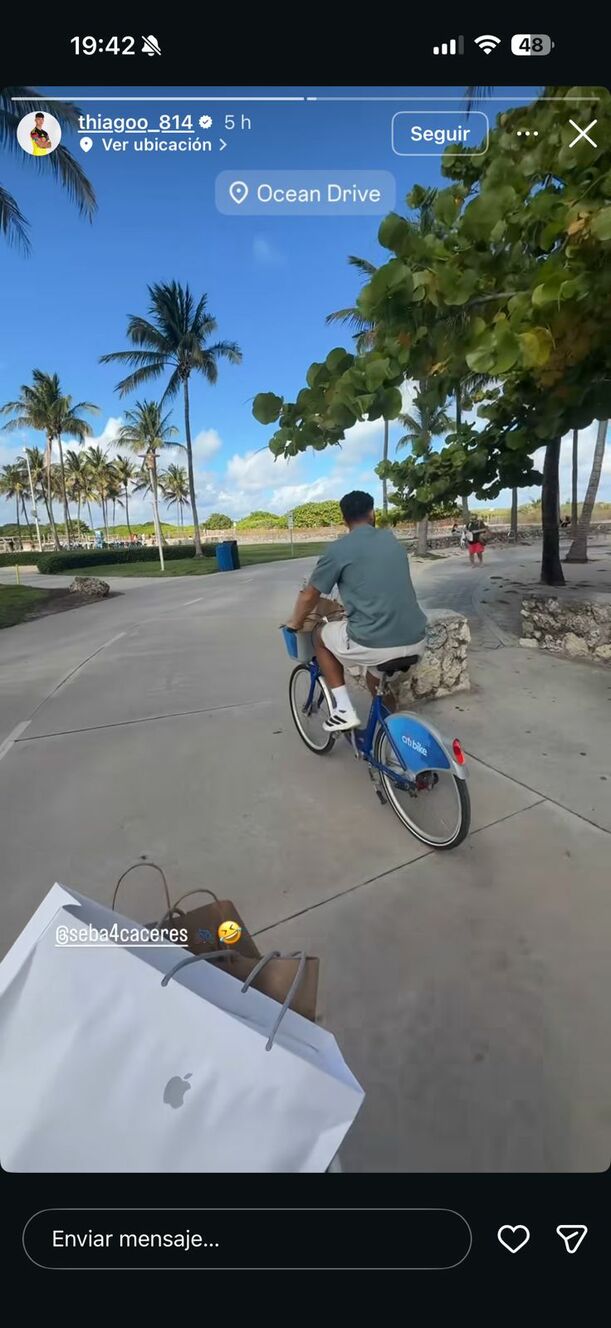 Thiago Espinoza y Sebastián Cáceres en Miami (Instagram: thiagoo_814)