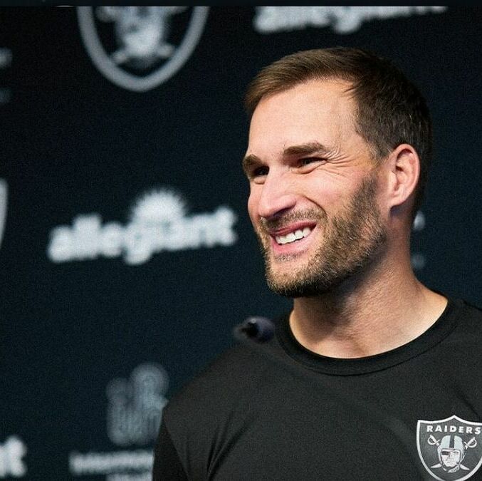 Kirk Cousins fue presentado oficialmente con los Raiders (Fotografía: X Raiders)