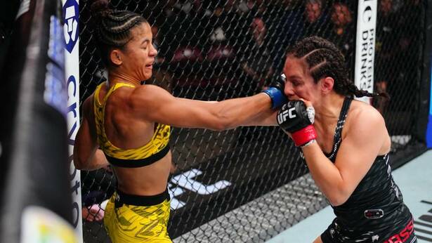 Alexa Grasso no pudo con Natalia Silva en UFC 315 (@ufc)