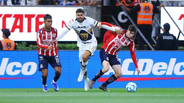 Chivas y Pumas regalaron un partido espectacular (Imago7)