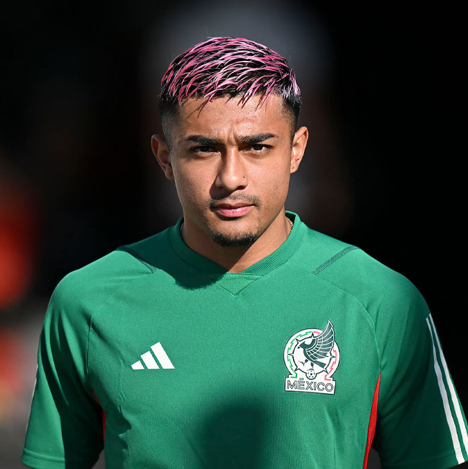 Julián Araujo se resintió de una lesión. (Foto: Imago7)