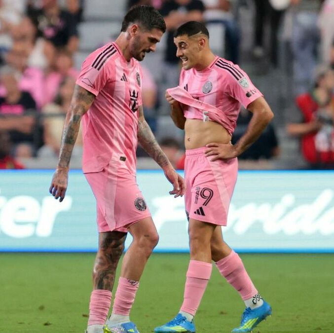 Lionel Messi, Rodrigo de Paul y Germán Berterame (Reuters)