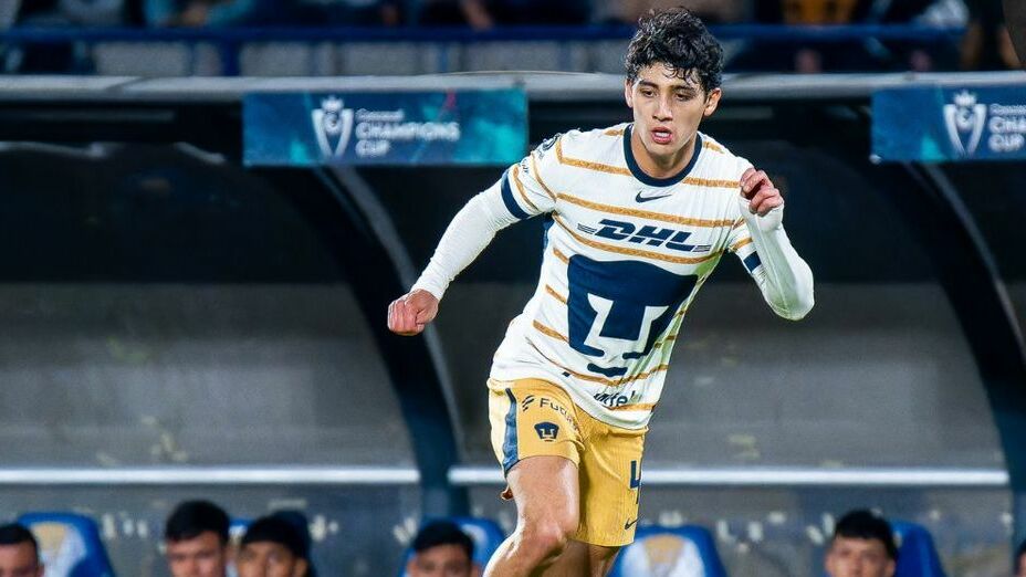 Santiago López en juego de Concachampions entre Pumas y Cavalry (Imago7)