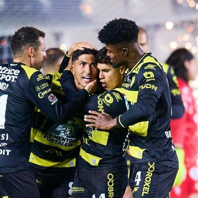 Pachuca derrotó de manera contundente a Santos (Fotografía: Mexsport)