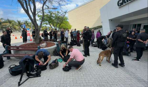 La seguridad en el Kaseya Center previo a UFC 327 (Fotografía: Jorge Lara)