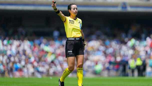 Katia Itzel García fue cuestionada por su actuación en el partido entre Pumas y Mazatlán (Imago7)