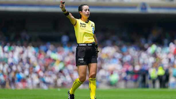 Katia Itzel García fue cuestionada por su actuación en el partido entre Pumas y Mazatlán (Imago7)