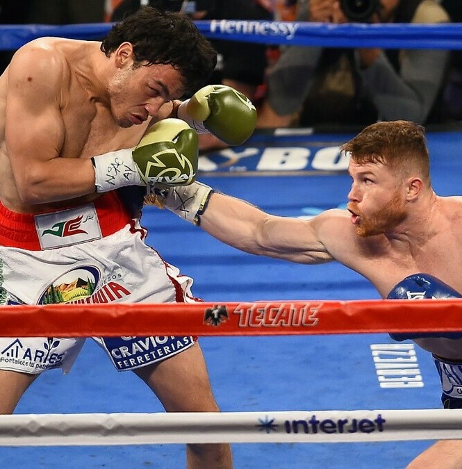 Saul Álvarez y Julio César Chávez Jr se enfrentaron en 2017 (Mexsport)