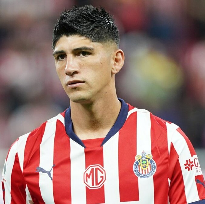 Alan Pulido ya no es jugador de Chivas (Imago7)