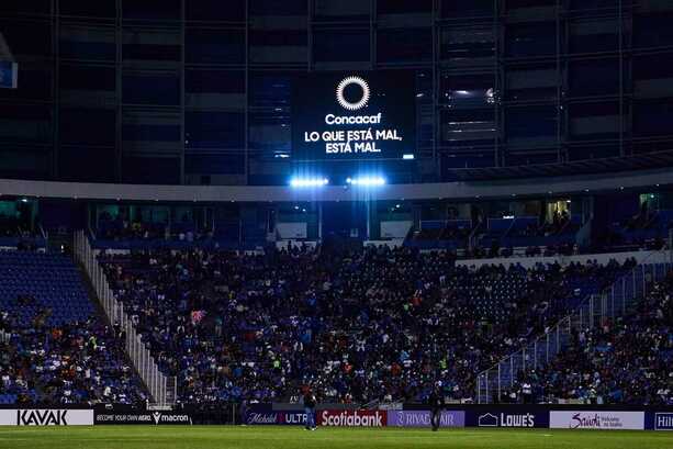 Se aplicó el protocolo antidiscriminatorio en el Estadio Cuauhtémoc (Fotografía: Mexsport)