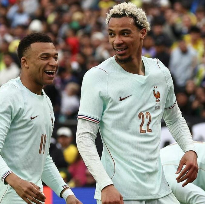 Kylian Mbappé y Hugo Ekitike en amistoso con Francia (Reuters)