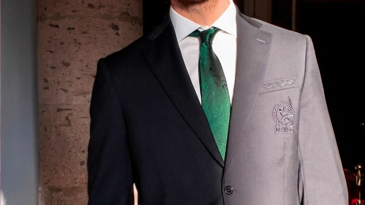 Así luce el saco del traje que lucirá la Selección Mexicana durante la Copa del Mundo (Fotografía: X Alberto Lati)