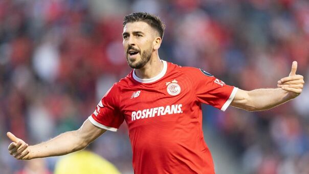 Paulinho marcó doblete ante LA Galaxy (Mexsport)