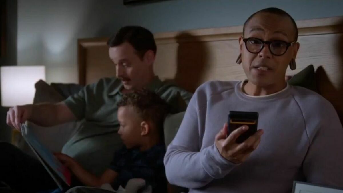 Fans han criticado fuertemente la orientación sexual del personaje de 'Stevie'. Foto: Hulu