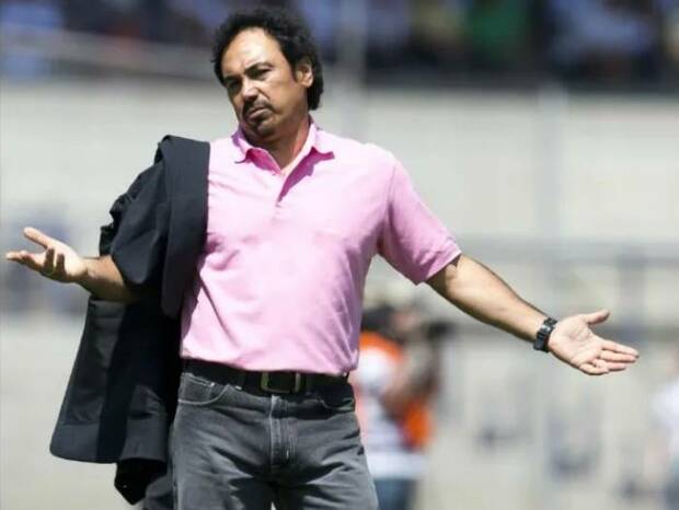 Hugo Sánchez, durante un juego de Pumas en CU (Mexsport)