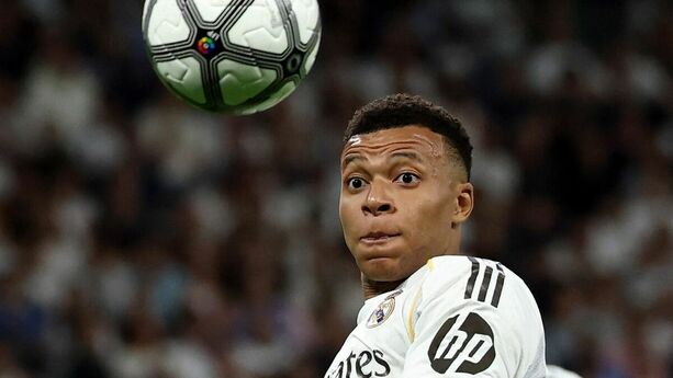 Kylian Mbappé sufrió un corte en la ceja ante el Girona (Reuters)