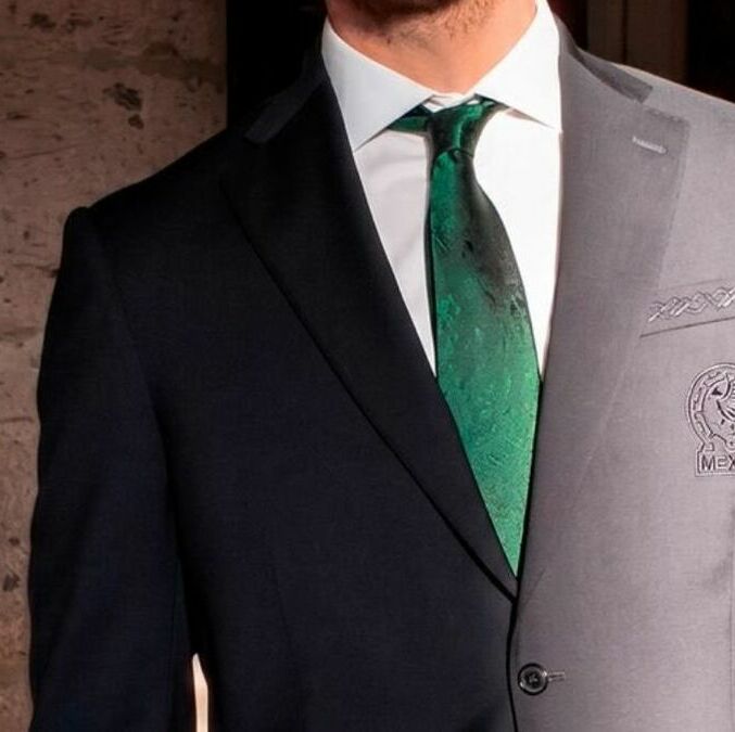 Así luce el saco del traje que lucirá la Selección Mexicana durante la Copa del Mundo (Fotografía: X Alberto Lati)