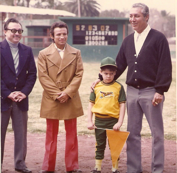 Miguel Canto, una de las glorias del boxeo mexicano. (Foto: X Mauricio Sulaimán)