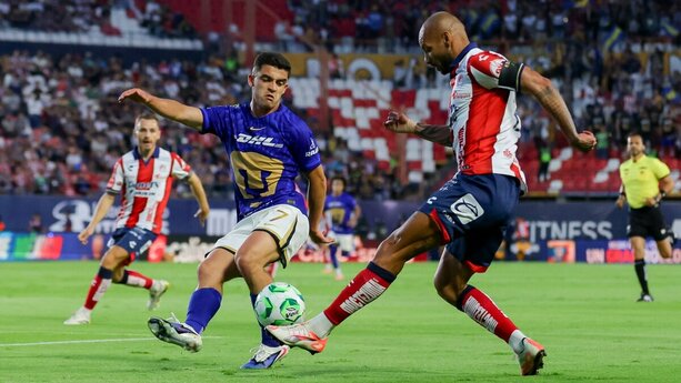 San Luis y Pumas tuvieron un duelo peleado en medio campo (Imago7)