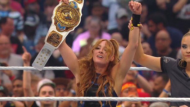 Becky Lynch es la nueva campeona intercontinental (Captura WWE)