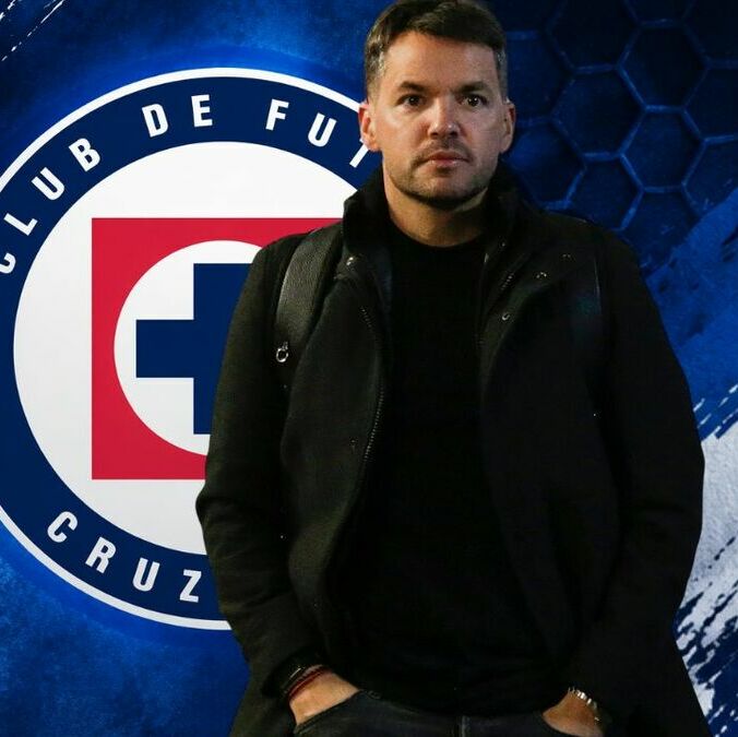 Larcamón está en la cuerda floja. (Foto: Imago7/ ChatGPT)