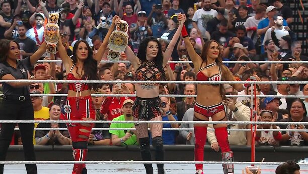 Paige regresa a WWE y conquista un título (Captura WWE)