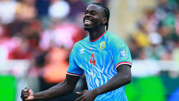 Axel Tuanzebe celebra el boleto de RD del Congo. (Foto: Reuters)