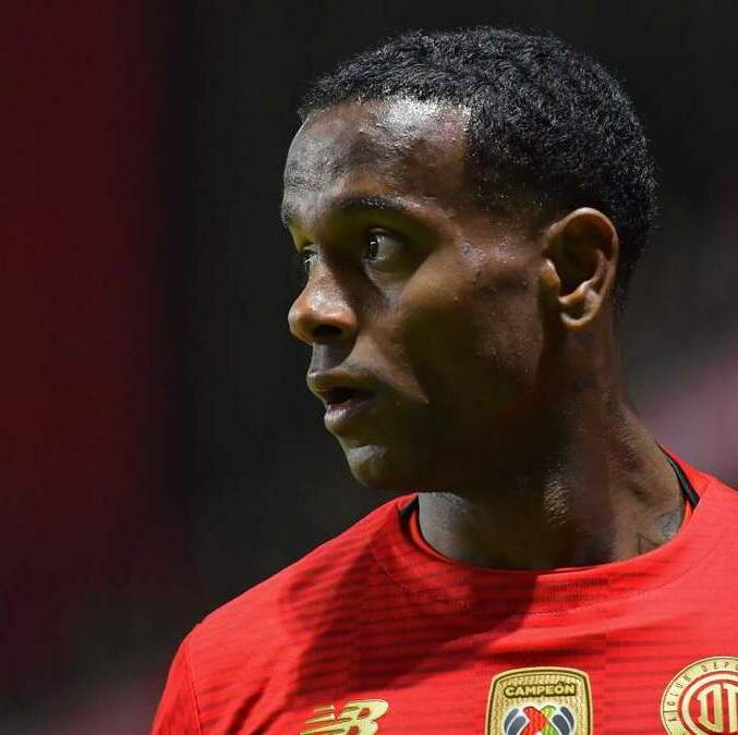 Helinho se perderá varios juegos por suspensión (Imago7)